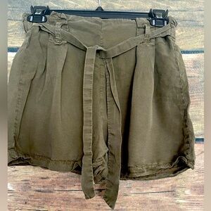 Stradivarius Girl’s belted shorts with pockets